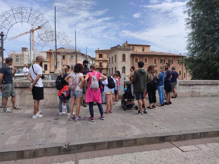 Letture animate e trekking sul Velino: le attività per i bambini che restano in Città