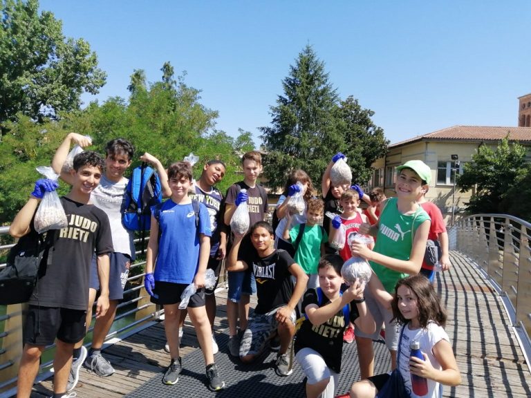 I ragazzi del centro estivo Campus Judo gridano: “Rieti senza cicche!”