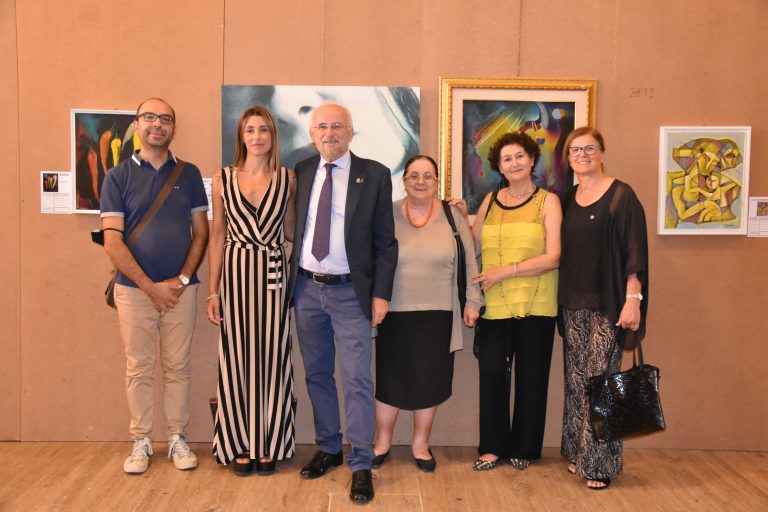 Continua con successo la mostra “Artisti della Solidarietà” alla Fiera Mondiale del Peperoncino