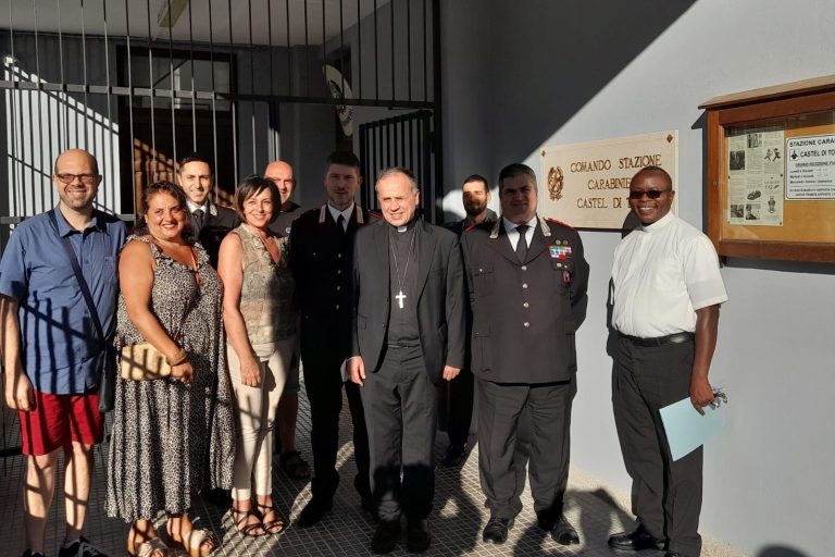 Castel di Tora, il vescovo Pompili benedice la nuova stazione Carabinieri