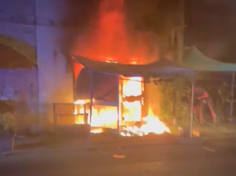 VIDEO – Le immagini dell’incendio al negozio di fiori di Piani Poggio Fidoni