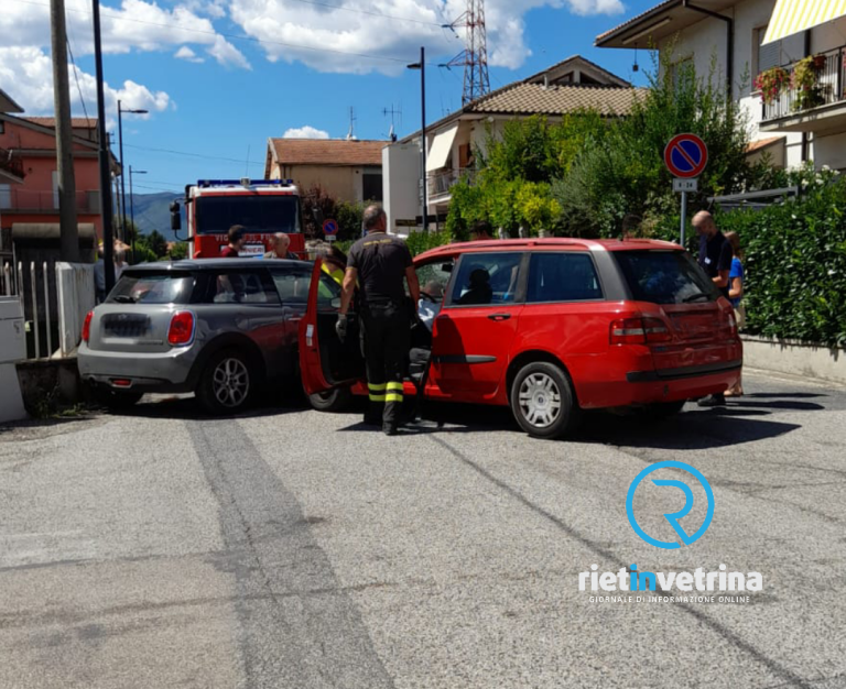 Incidente a Quattro Strade. Due ambulanze sul posto