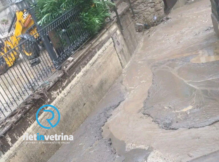 A Santa Rufina il fosso è nuovamente straripato. “Denunciamo i problemi dal 2018, ma ancora nulla!”