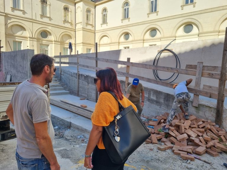 Sono ripresi i lavori all’esterno del Teatro Flavio Vespasiano