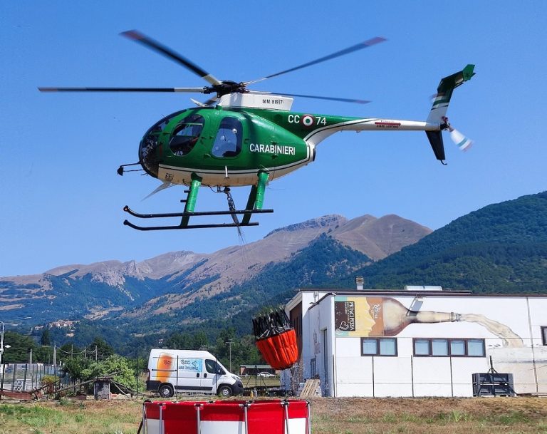Contrasto incendi boschivi, prosegue l’impegno del 16° Nucleo elicotteri Carabinieri