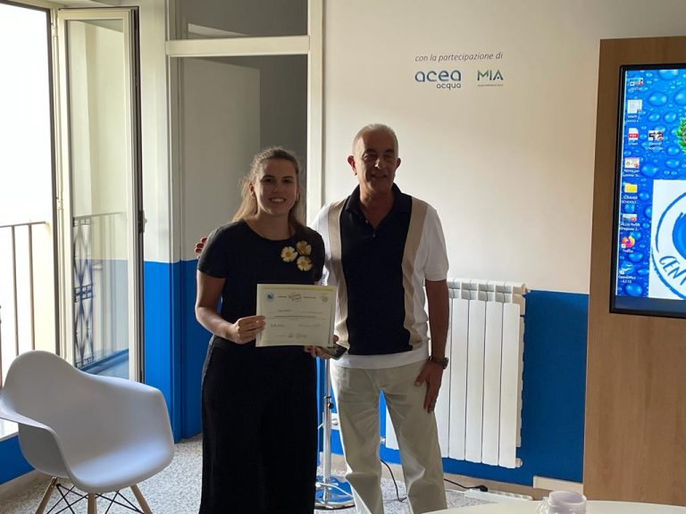 Summer School per dottori di ricerca, il presidente di APS Turina consegna gli attestati. Visita agli impianti di depurazione di Camposaino