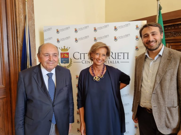 Il Segretario Generale del Comune di Rieti, Laura Mancini, saluta dipendenti e Città