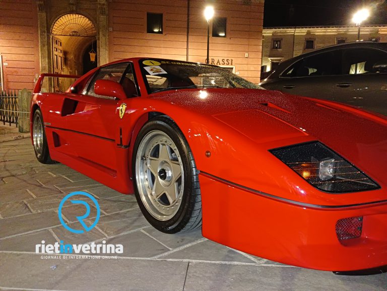 Le Ferrari in piazza Vittorio Emanuele II per il concorso Eleganza Sport e Motori – LE FOTO