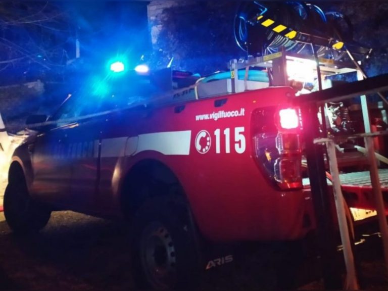 Incendio a Contigliano. Andato in fumo capannone agricolo