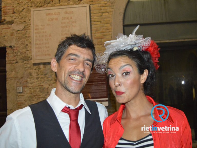I giocolieri mangiafuoco Tà Tà lasciano a San Rufo i bimbi a bocca aperta – LE FOTO
