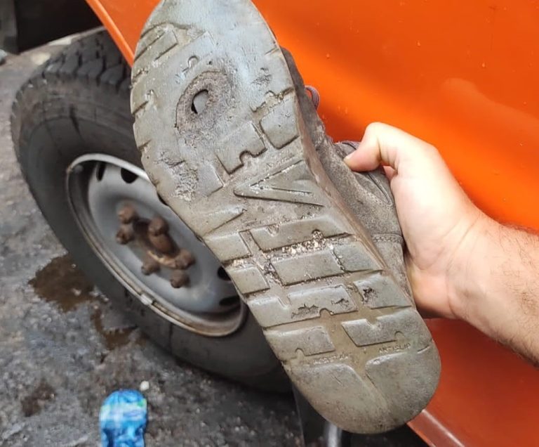 Giacomelli e Coltella (UIL Trasporti): “Scarpe antinfortunistiche bucate. ASM  rispetti i lavoratori”