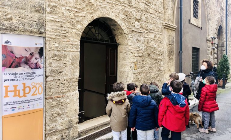 Riprendono le attività del Civico 20 per bimbi e ragazzi. Per chi lavora  in asilo c’è l’educazione alla genitorialità