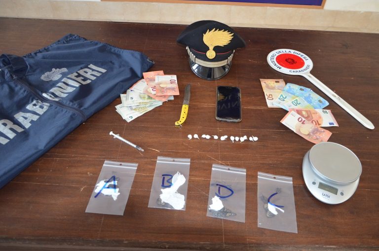 Carabinieri di Rieti arrestano in centro storico due spacciatori in possesso di eroina