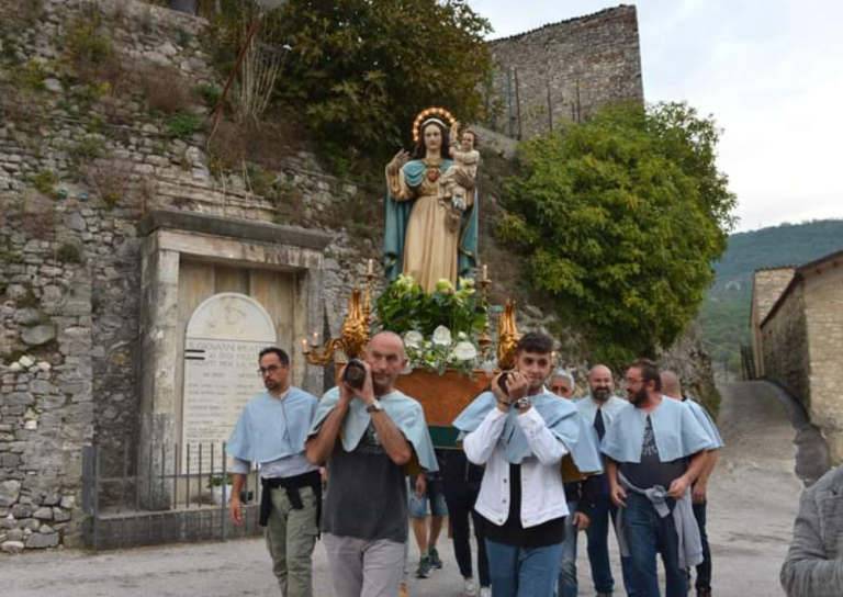 Per le vie di San Giovanni Reatino la Processione della Madonna del Rosario