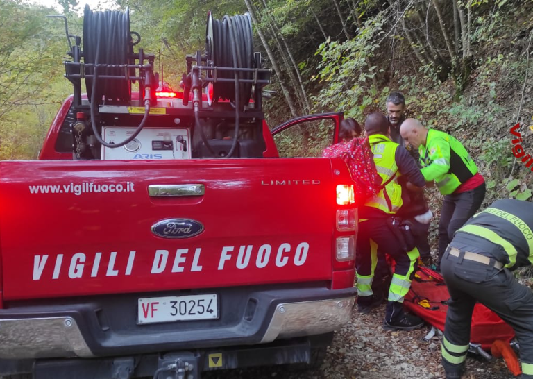 Pompieri e Polizia soccorrono cercatore di funghi disperso nei boschi del “Macelletto”