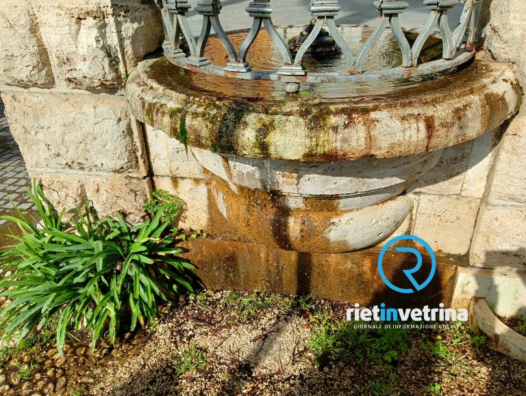 SEI TU IL REPORTER – “Nei giardini della Prefettura sprecati litri di acqua fuoriusciti dalle fontane”