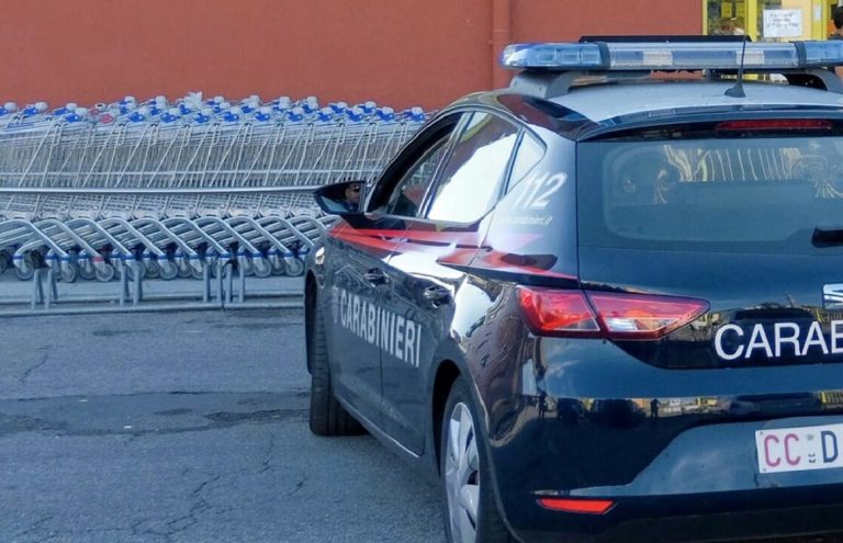Rieti, derubano anziane al supermercato e sottraggono i loro bancomat: denunciate due straniere