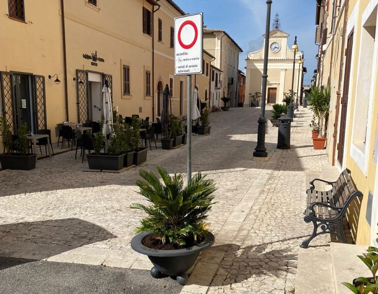 Poggio Catino, nuovo arredo urbano in piazza Indipendenza e in piazza Fortuna