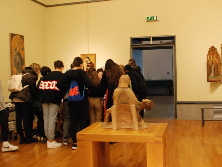 Studenti al Museo Civico per assistere al restauro delle opere che saranno prestate alle Scuderie del Quirinale