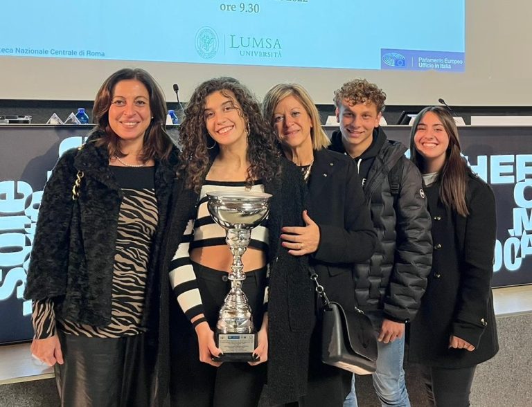 Concorso Ecole instrument de paix, gli studenti della 2 BA del Rosatelli sul gradino più alto del podio