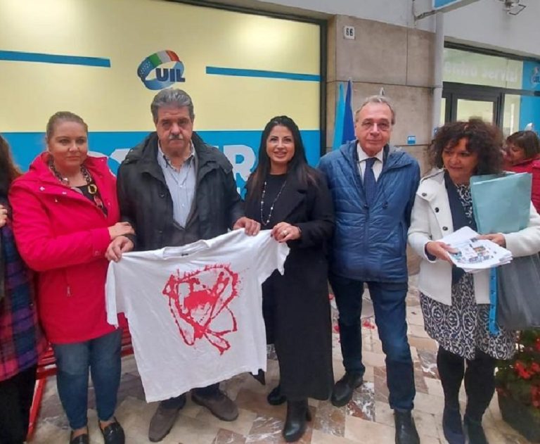 Una panchina rossa contro la violenza sulle donne alla UIL. Pace: “Donne abbiate il coraggio di denunciare”