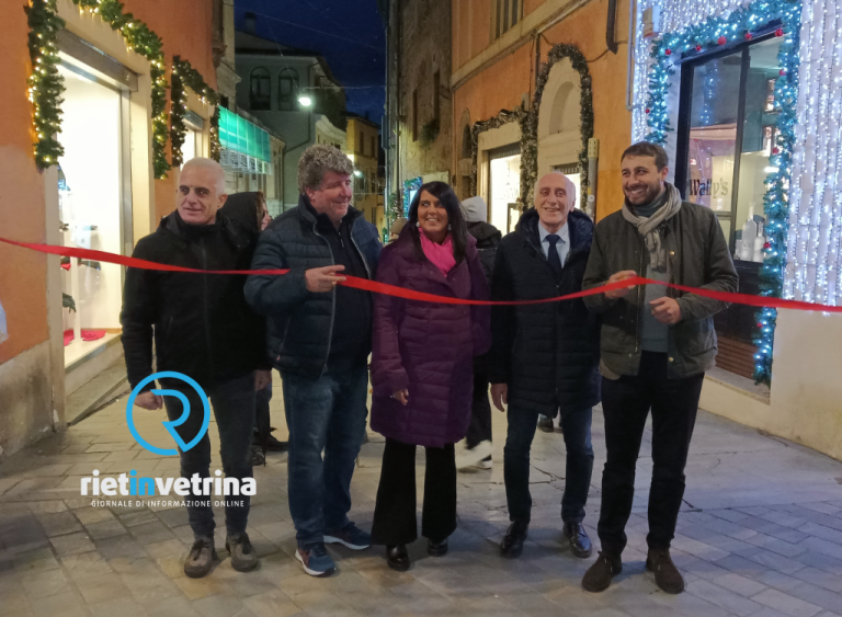 Inaugurati gli otto Temporary Shop natalizi in via Roma