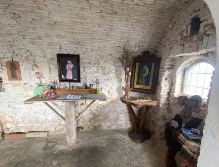 Un nuovo elemento arricchisce la Cappelletta di Greccio dove san Francesco si ritirava in preghiera