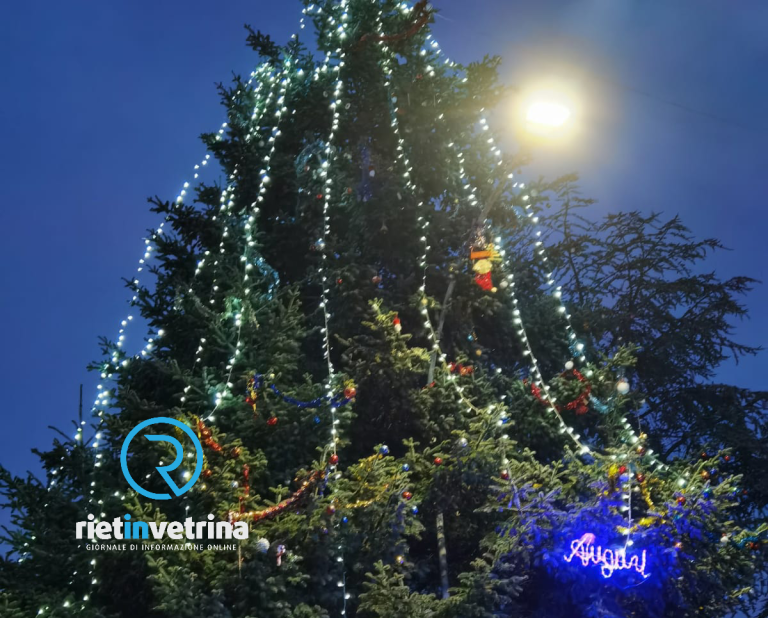 Acceso albero di Natale e luminarie a Villa Reatina