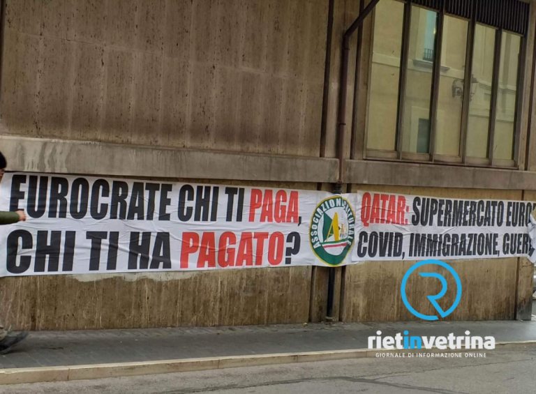 Area Rieti espone striscione in via Cintia