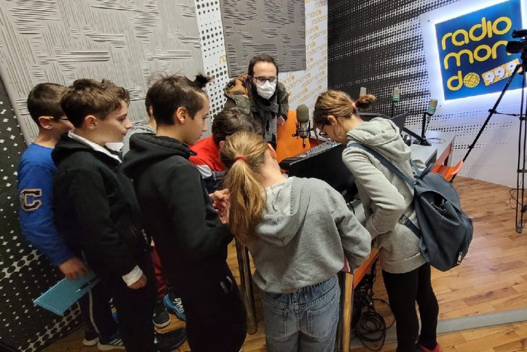 Giornalismo che passione! I giovani cronisti di Civico 20 visitano la Paroniana e gli studi di Radiomondo e Rietinvetrina