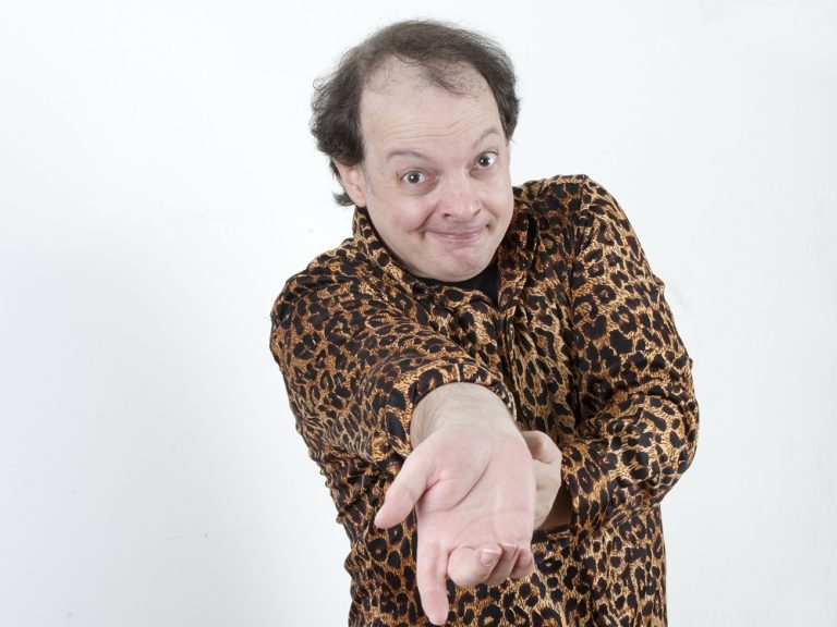 Dado al Teatro Vespasiano, ultimi biglietti disponibili e modalità per il ritiro