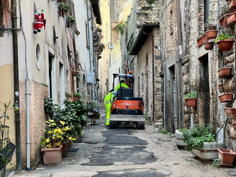 Via Pellicceria, APS avvia i lavori di ripristino parziale del manto stradale