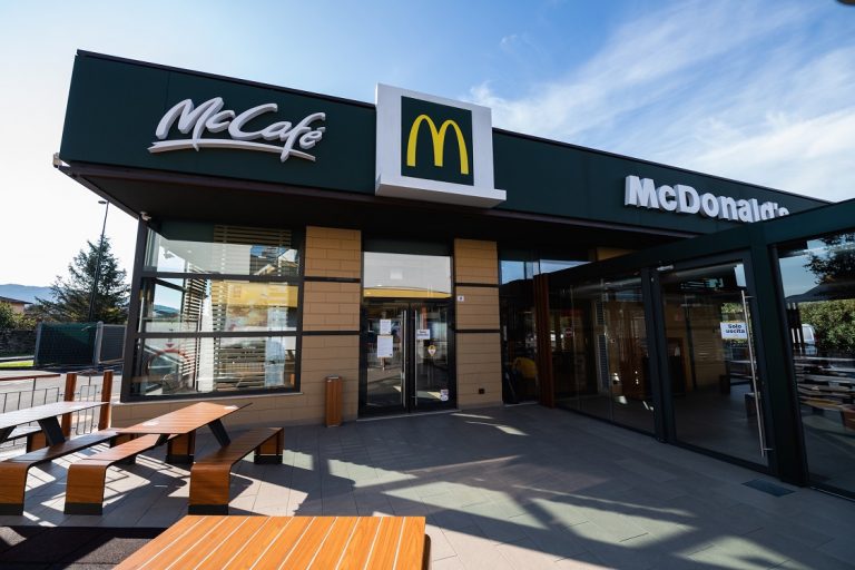 McDonald’s apre un nuovo ristorante a Fara in Sabina. Nel locale lavoreranno 34 persone