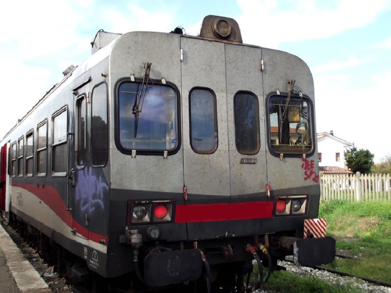 60enne muore schiacciato dal treno nella stazione di Passo Corese