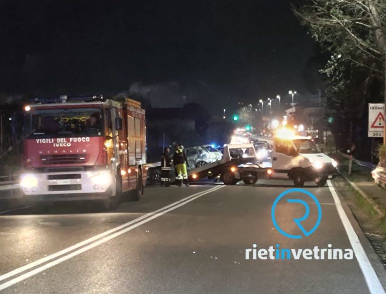 Auto in fiamme ad Osteria Nuova. Salaria bloccata