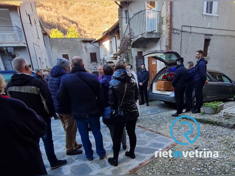 In tanti alle esequie di Stefano Colantoni