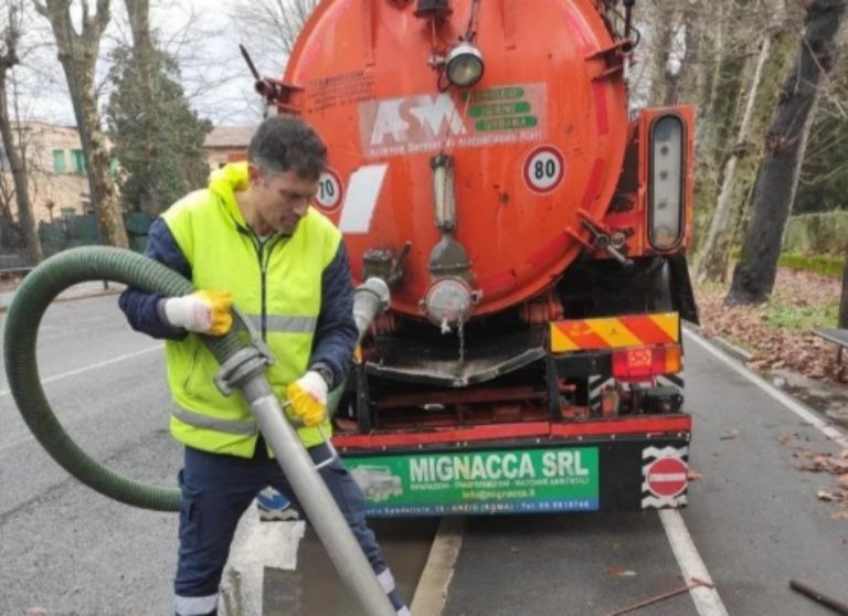 Maltempo, allagamento viale Maraini: sul posto addetti ASM