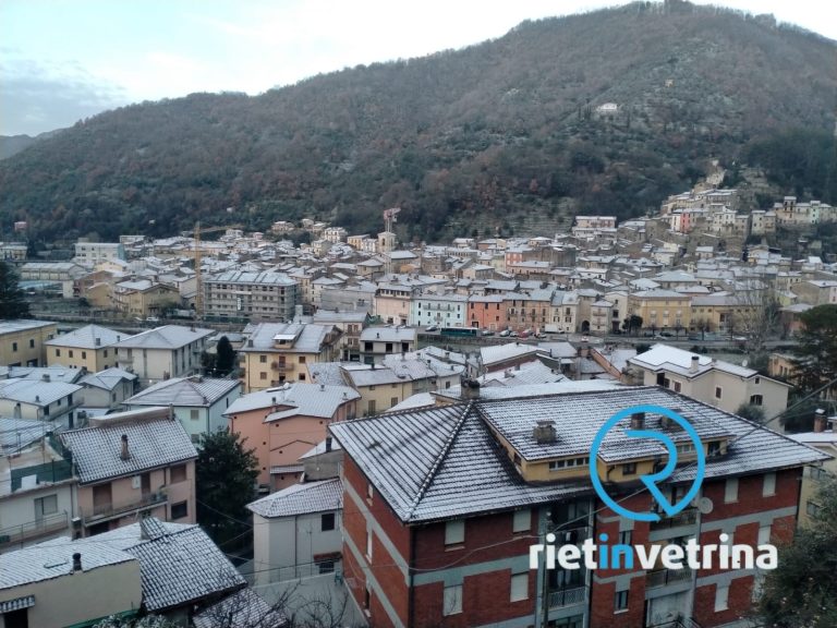 Antrodoco si è svegliato imbiancato