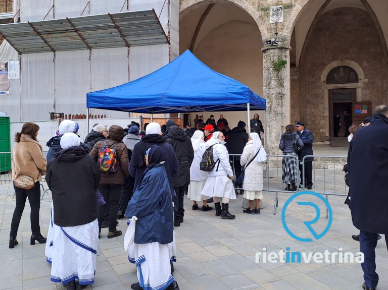 Distribuzione ultimi biglietti per accedere gratuitamente all’Ordinazione Epicopale di Vito Piccinonna