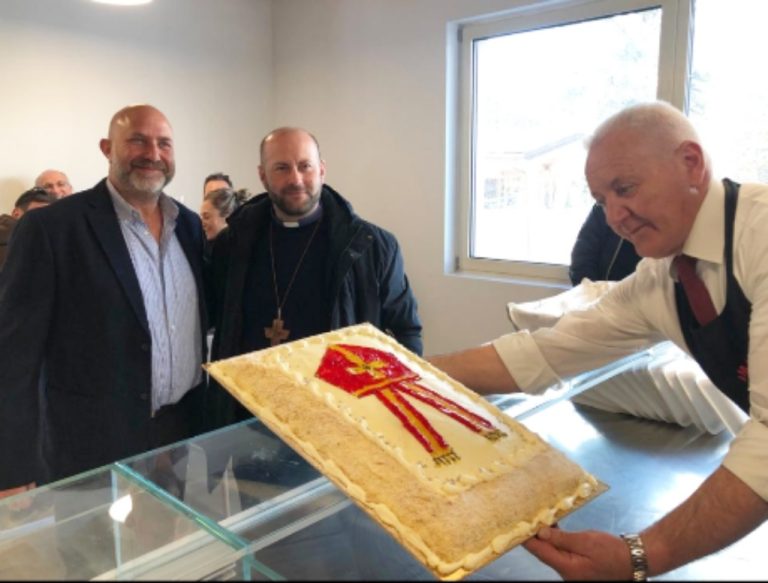 Anche Amatrice celebra mons. Piccinonna. Taglio della torta col sindaco Cortellesi
