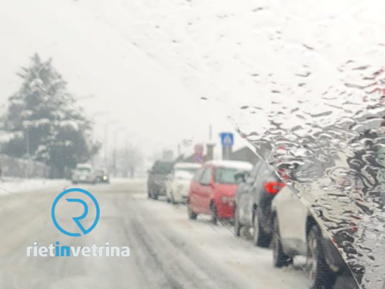 SEI TU IL REPORTER – “Via Kennedy ancora invasa dalle auto con posteggi selvaggi”