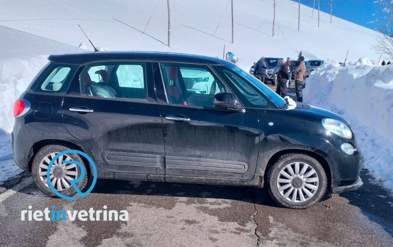 Per protesta blocca la strada per il Rifugio Sebastiani. “Porto da mangiare ai miei bimbi a piedi”
