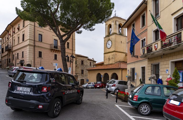 Carabinieri denunciano 40enne italiano per furto in attività commerciale