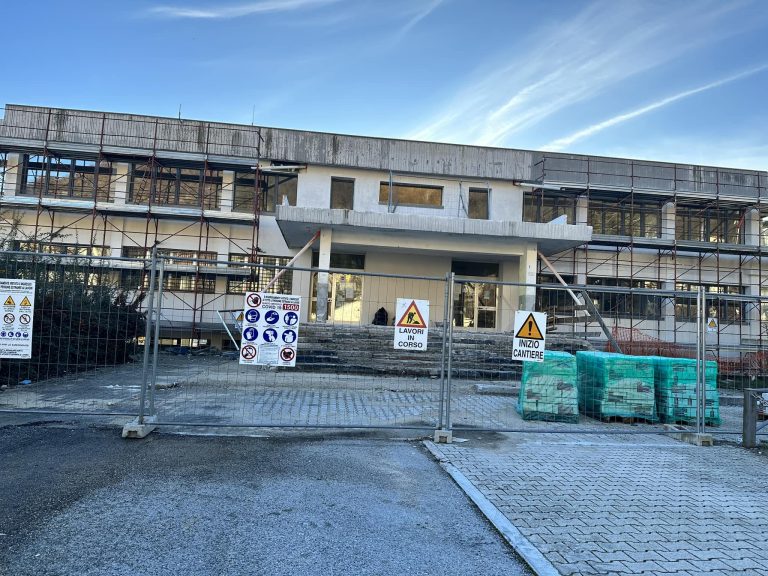 Procedono i lavori di recupero funzionale del Municipio di Borgorose