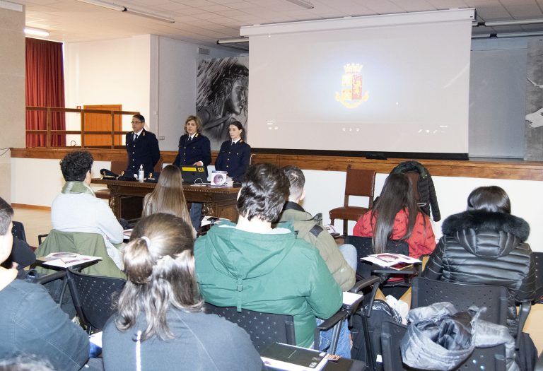 Polizia di Stato e Centro Angelita partecipano alla selezione dei lavori del progetto MABart del Costaggini di Rieti