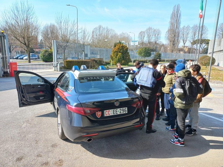 Un giorno da Carabiniere, gli alunni delle scuole di Amatrice e Cittareale visitano il comando di Rieti