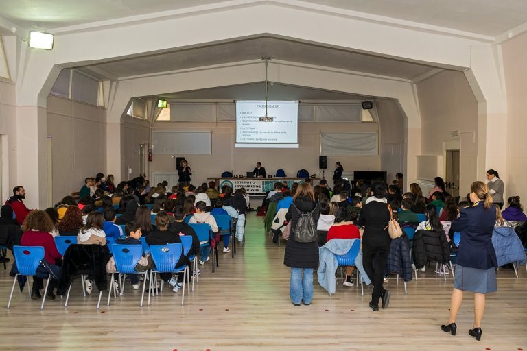 La Polizia nelle scuole contro il bullismo e cyberbullismo