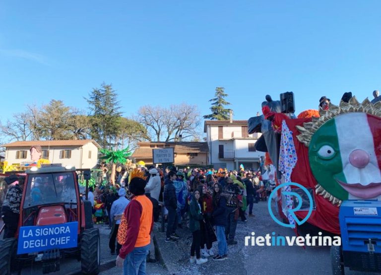 Carnevale a Contigliano, bimbi e adulti sfilano per il paese reatino
