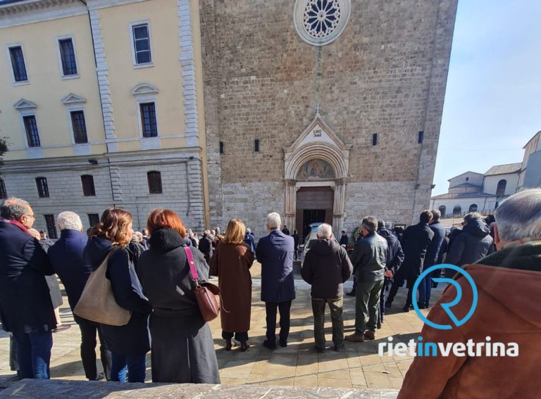 In tanti per l’ultimo saluto ad Innocenzo de Sanctis