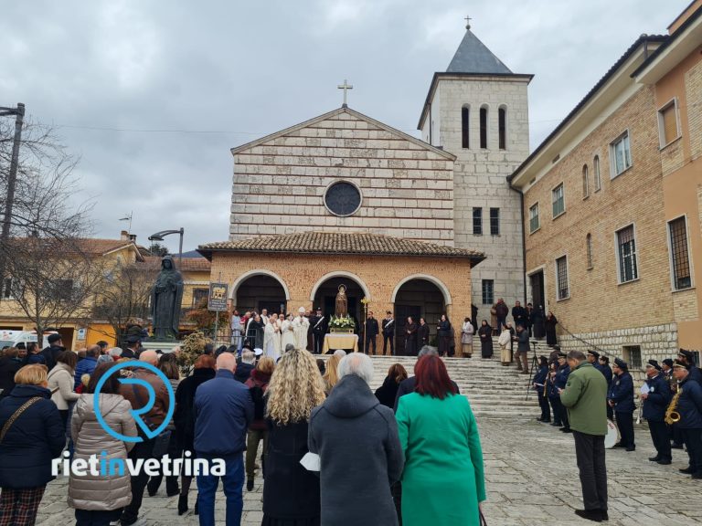 Centinaia di fedeli alla Processione per Santa Filippa Mareri. Presente anche il ministro Sangiuliano